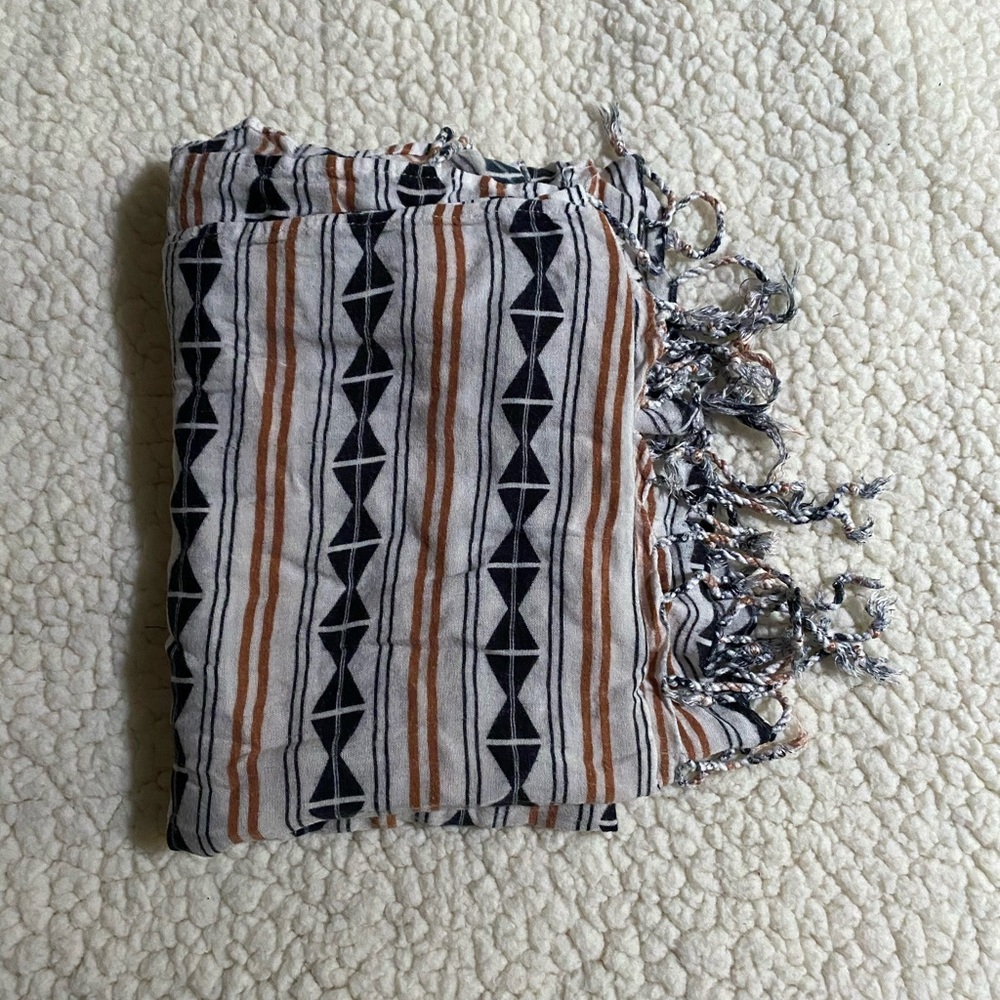 Acacia arrows pareo. No flaws.